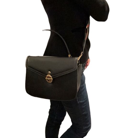 Classic vintage design in leather with gold-tone hardware - Picture 3 of 13